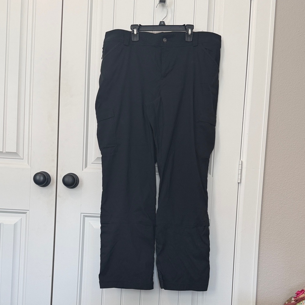 Duluth Trading Co Women's Nylon Stretch Cargo Pants in Black